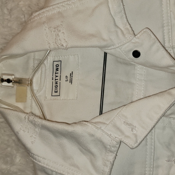 White Denim Vest with Pockets - Picture 3 of 3